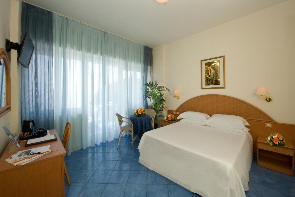 Hotel Pensione Reale Майори Стая снимка
