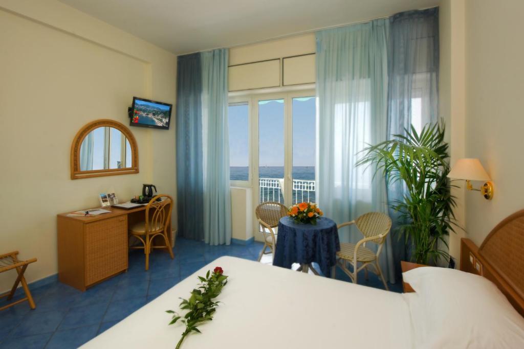 Hotel Pensione Reale Майори Стая снимка
