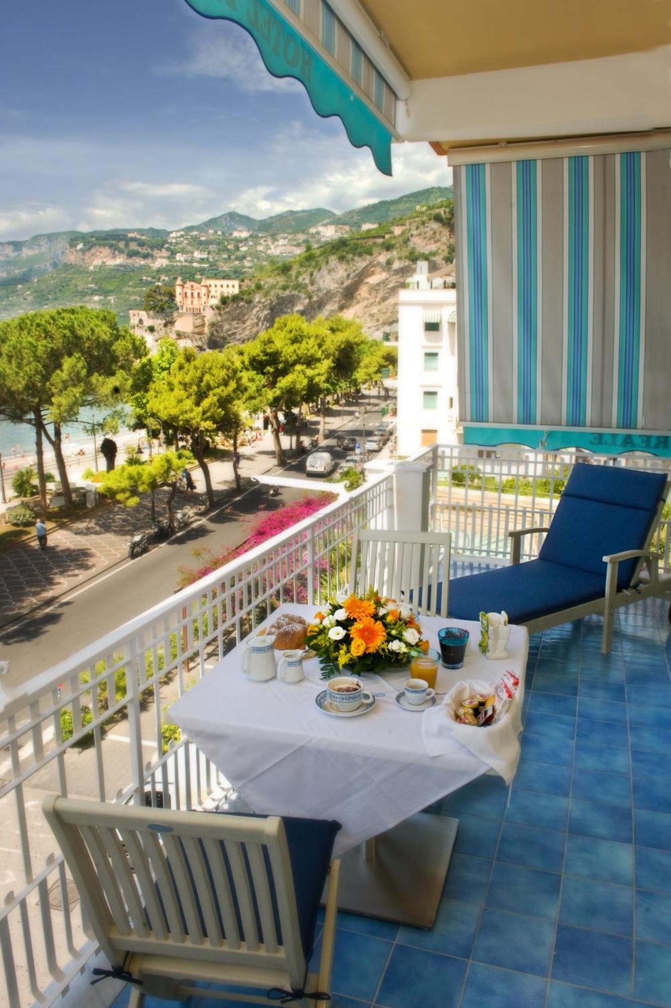 Hotel Pensione Reale Майори Екстериор снимка