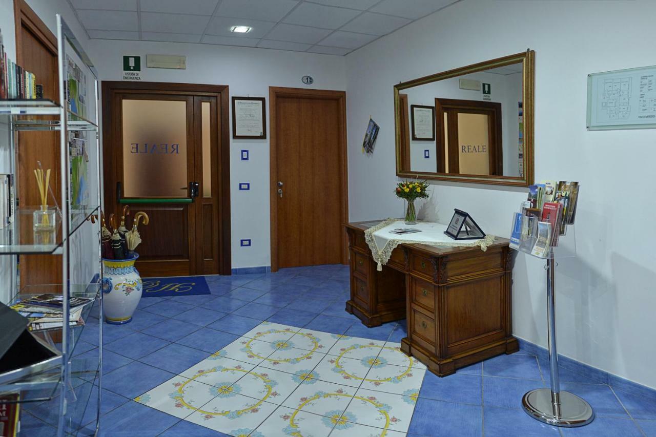 Hotel Pensione Reale Майори Екстериор снимка