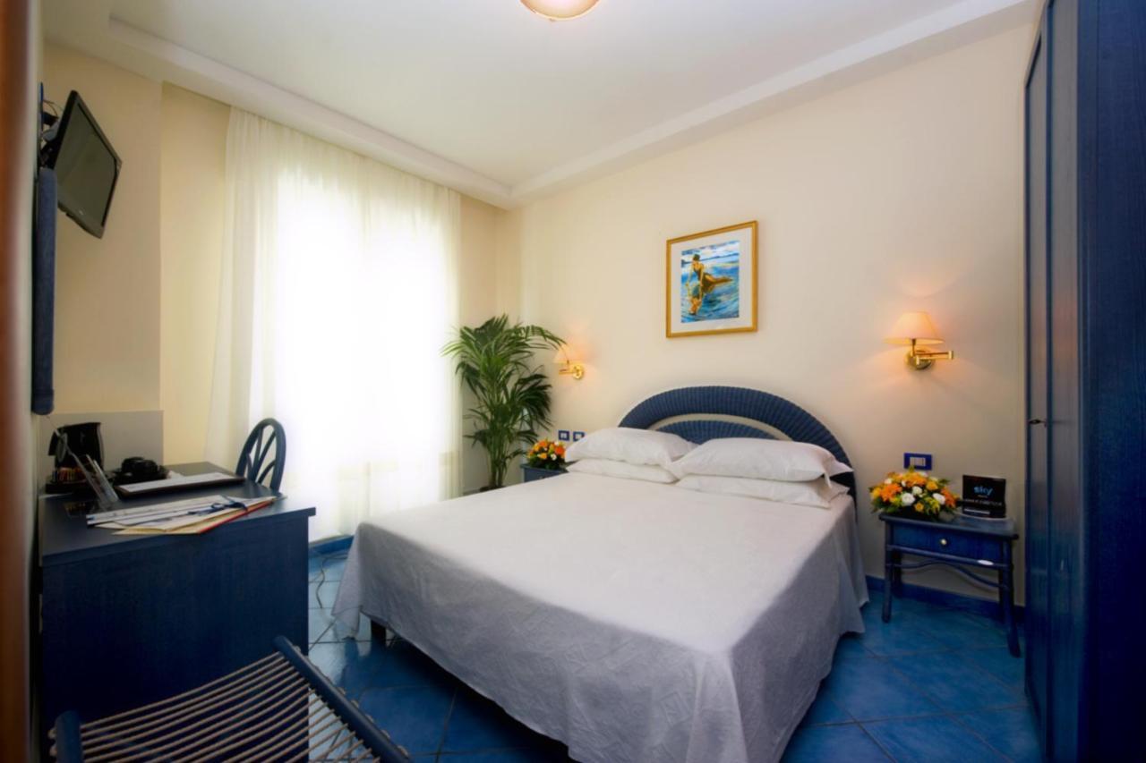 Hotel Pensione Reale Майори Стая снимка
